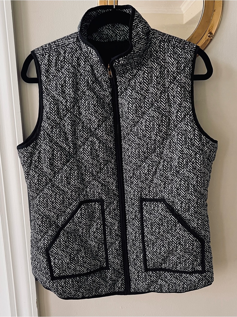 For Sienna Women's Black & White Herringbone Quilted Vest